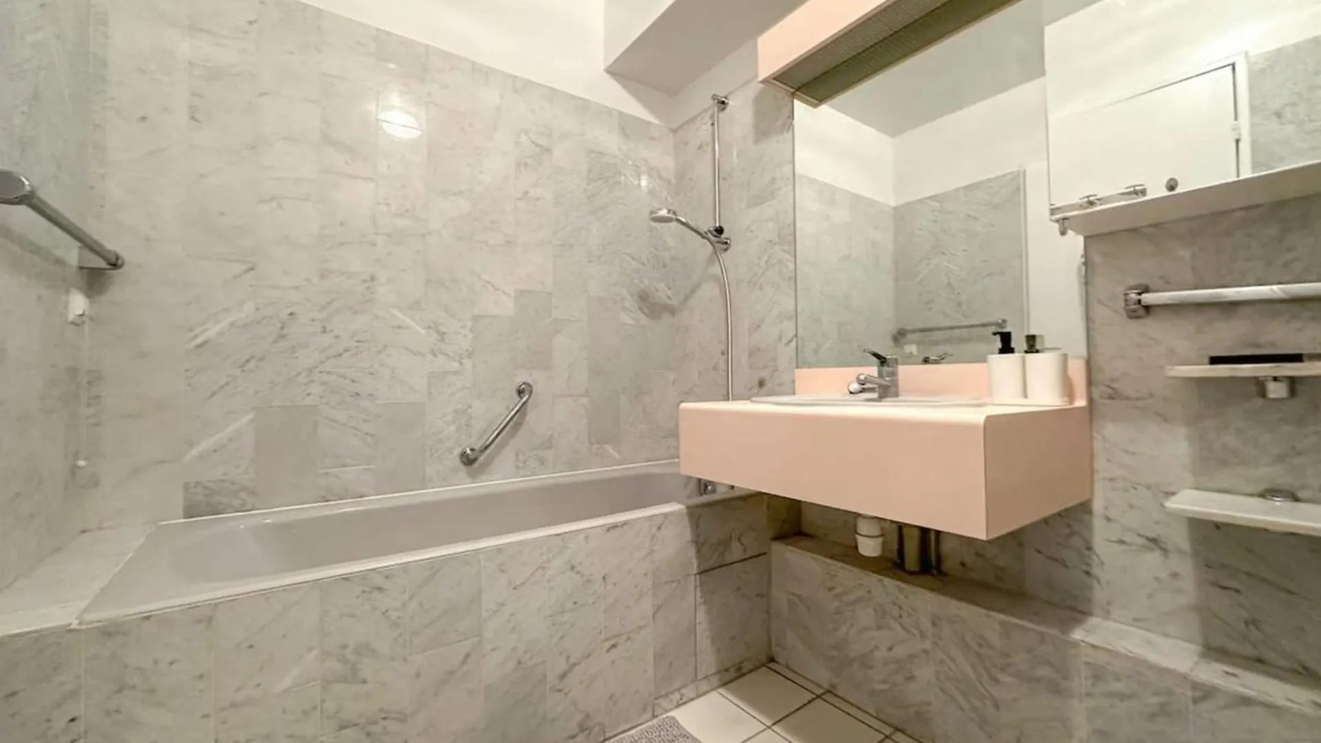 Flexliving - Whole Apartment - Hillairet Paris 0*,  France